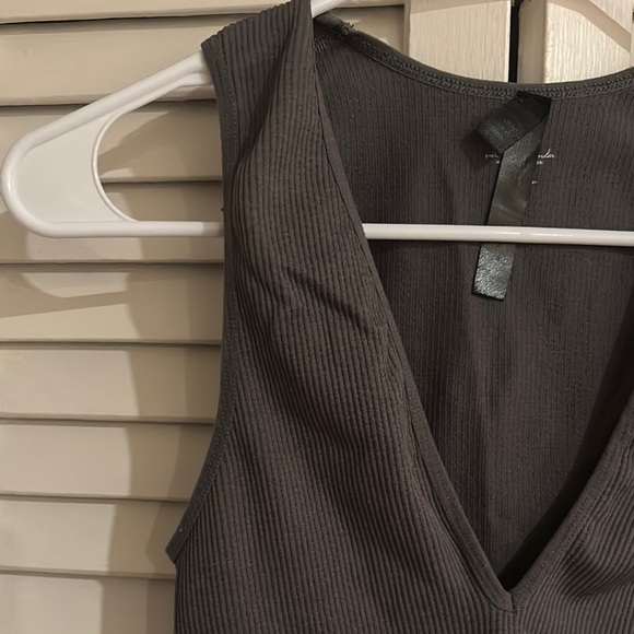Gray Sleeveless Ribbed Top - Picture 4 of 8
